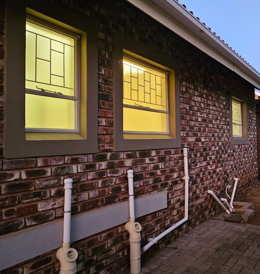 2 Bedroom Property for Sale in Langenhovenpark Free State